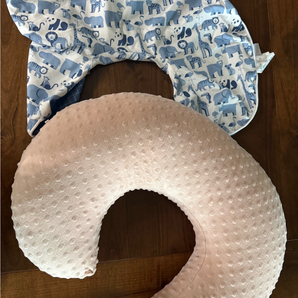 Boppy Blush Pillow with Blue Animal Cover